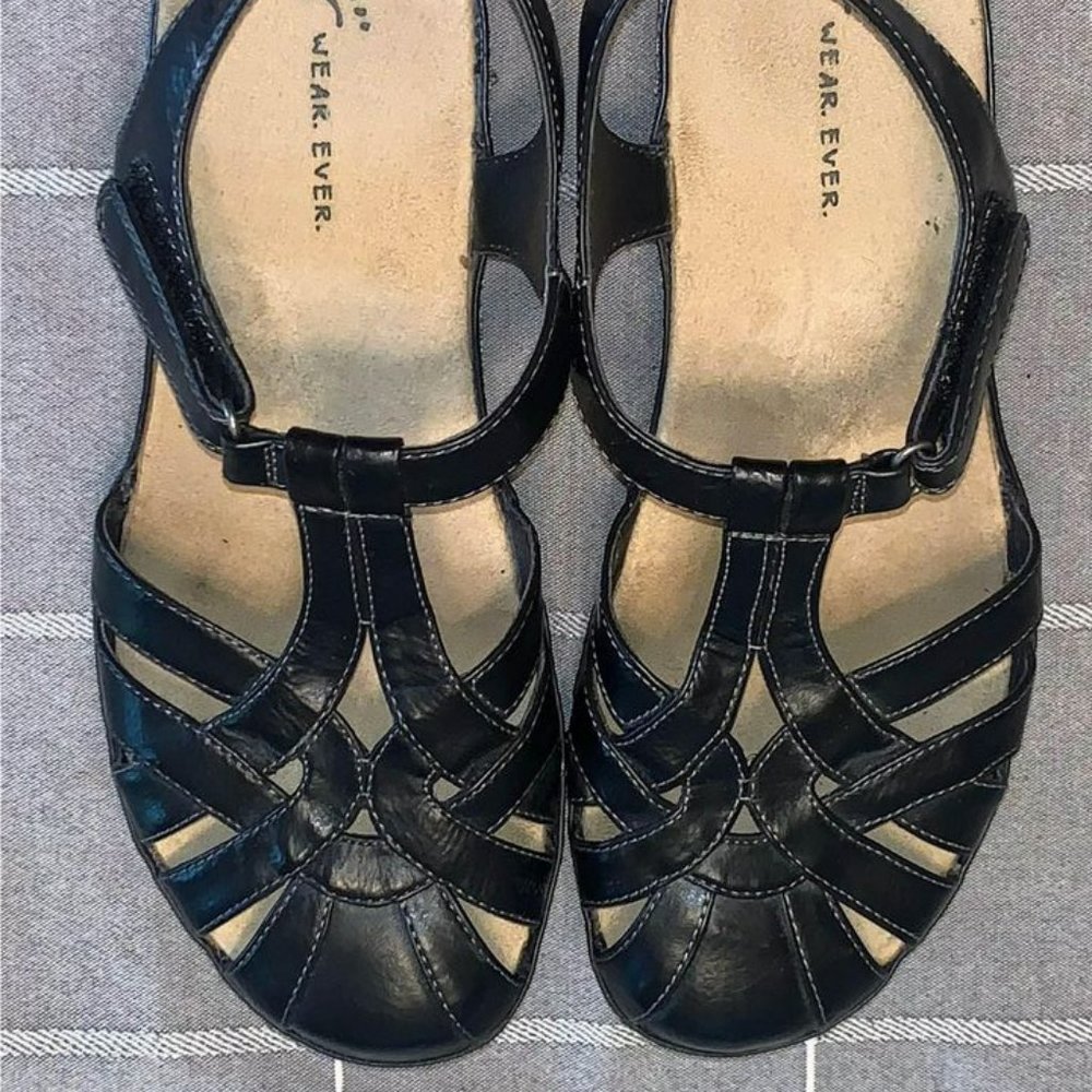 Like New! Wear Ever Wear Comfy Shoes Sandals Black Faux Leather Woven Braided